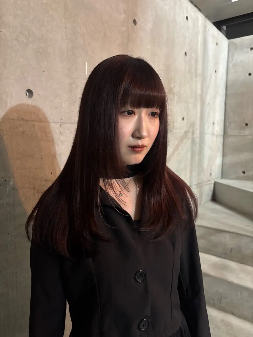 ロング レッドブラウン 池田 晴乃のヘアスタイル