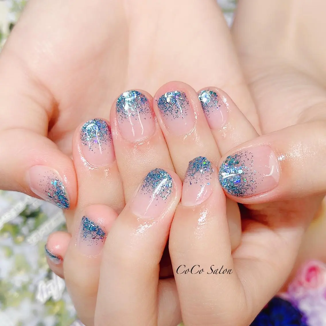 ネイル ブルー 成人式 長さ出し ジェルネイル グラデーション CoCoSalon ネイル/まつ毛予約のネイルデザイン