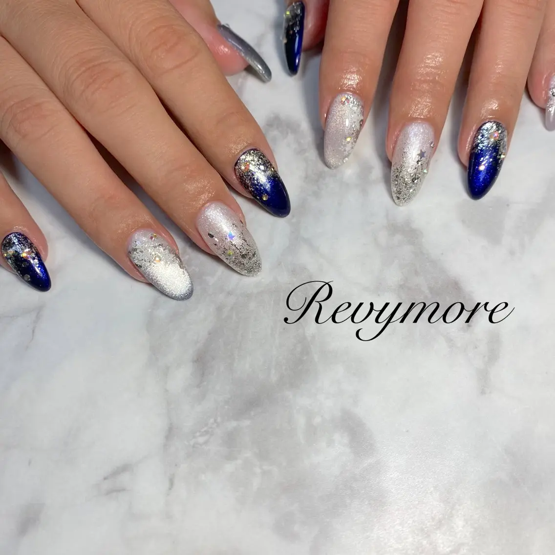 ネイル ジェルネイル キラキラネイル 韓国ネイル ラメ(グリッター) ニュアンスネイル nail salon Revymoreのネイルデザイン