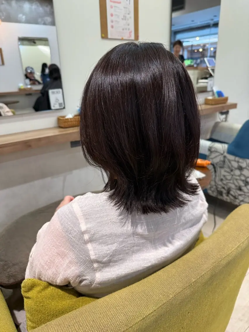 ミディアム カット ヘアカラー トリートメント 艶カラー/レイヤー カット/髪質改善のヘアスタイル