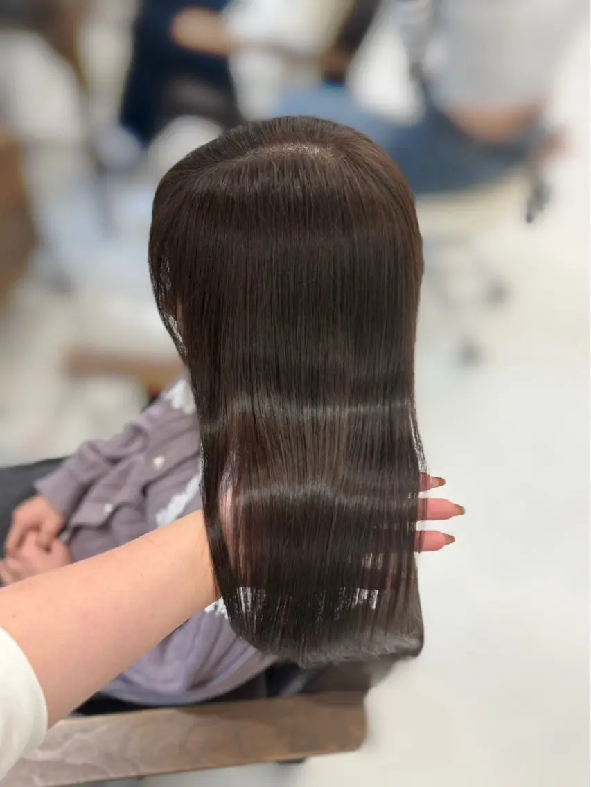 ロング カラー オリーブカラー トリートメント あきやま はるかのヘアスタイル