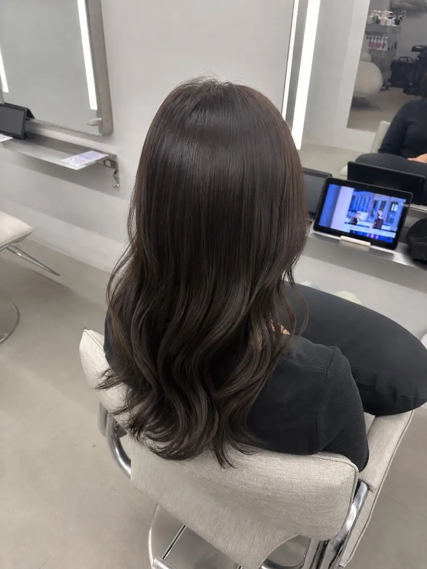 ロング カラー 透明感カラー グレージュ オリーブグレージュ オリーブグレー ヘアカラー MIU ROCCO3rdのヘアスタイル