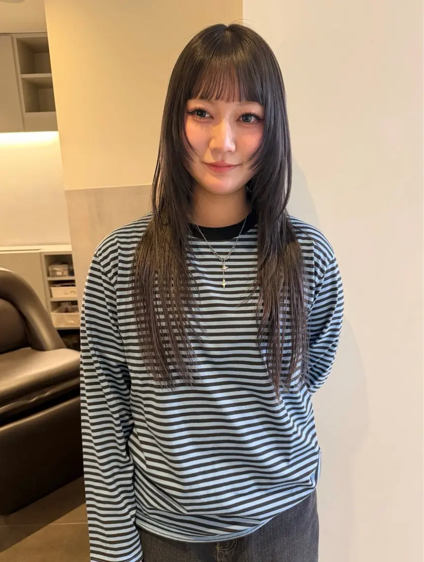 ロング カラー ベージュカラー ブリーチ ブロンド ケアブリーチ 透明感カラー カット ヘアカラー トリートメント MIU/ルーツカラー 顔まわりレイヤーのヘアスタイル