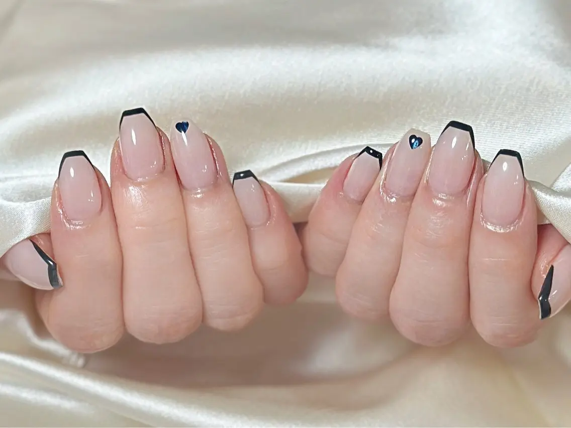 ネイル アートネイル オーロラネイル チークネイル フレンチネイル ガラスフレンチ ハンドネイル 🎀YooLi Nail salonのネイルデザイン