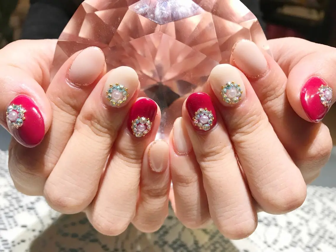ネイル アートネイル ストーンネイル YUN 💅のネイルデザイン
