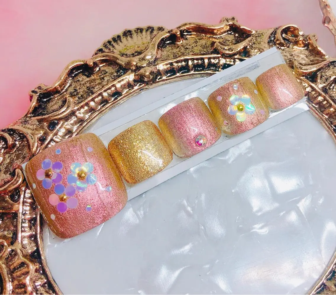 ネイル フットネイル フットネイル CROWN プライベートサロンのネイルデザイン