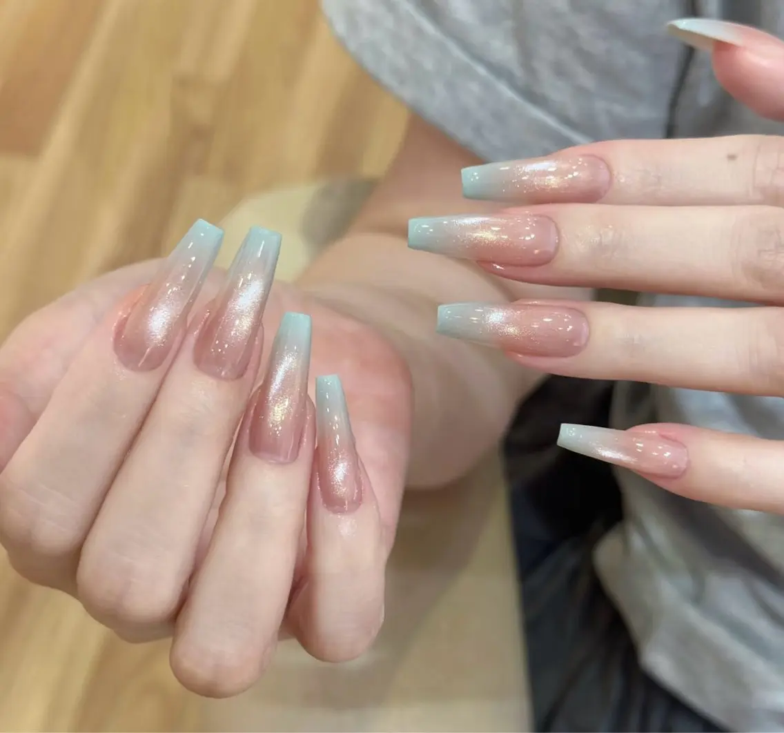 ネイル オーロラネイル 長さ出し フラッシュネイル フラワーネイル ホログラムネイル ハンドネイル 🎀 Ruruのネイルデザイン