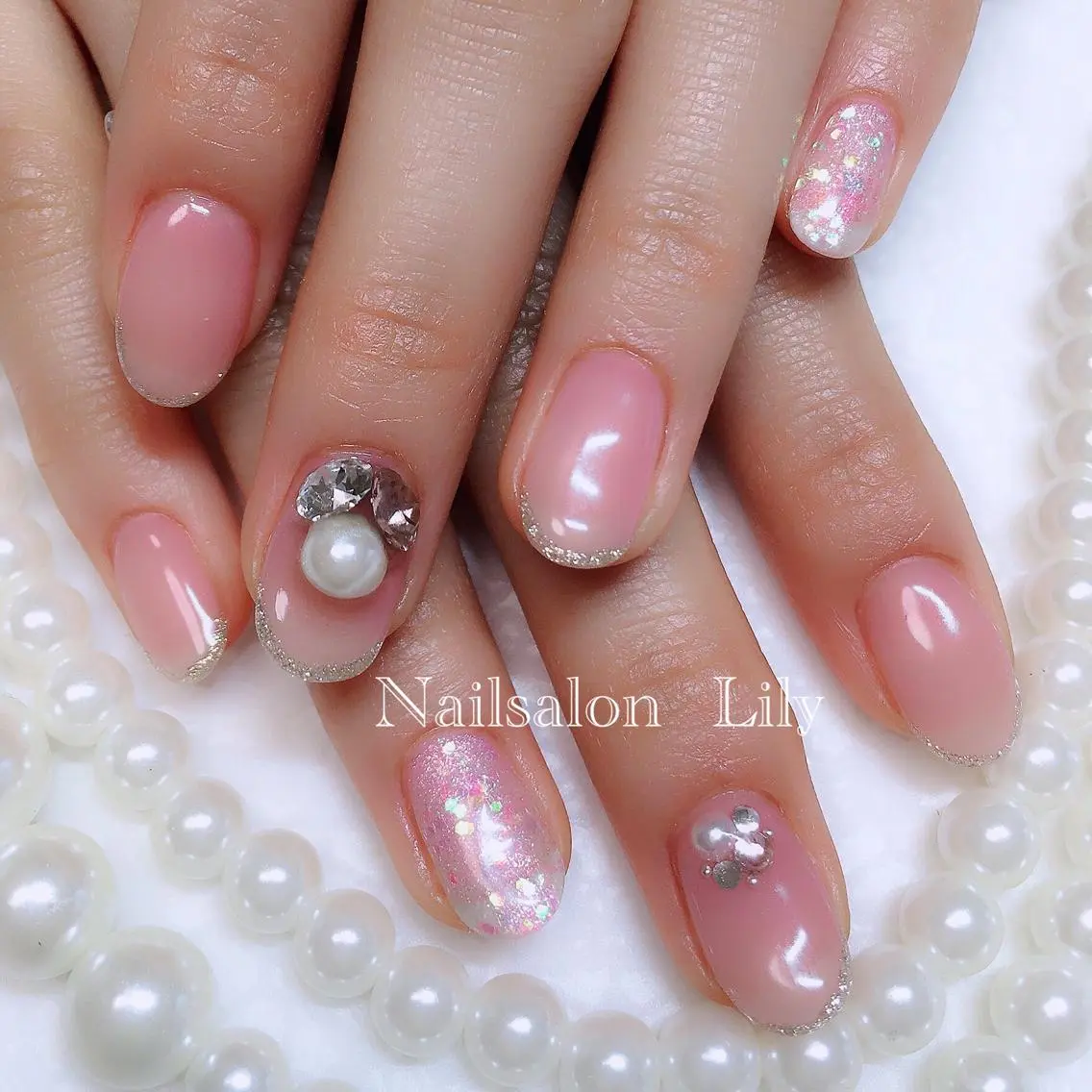 ネイル ゴージャス ストーンネイル Lily*nail 🌻Mii🌻のネイルデザイン
