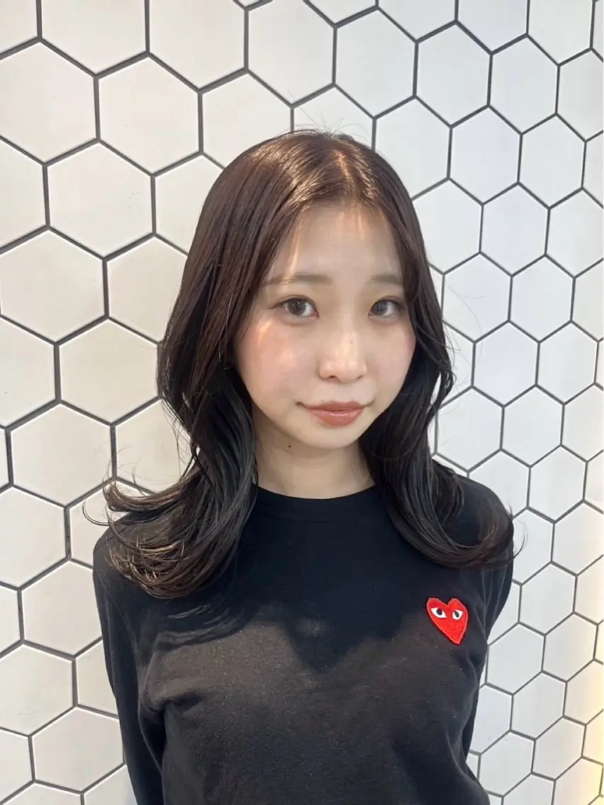 ミディアム トリウミ カホのヘアスタイル