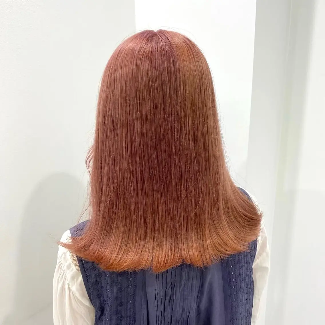 ミディアム カラー ヘアアレンジ 🫧モテる💗ダメー ジレスハイトーン🫧のヘアスタイル