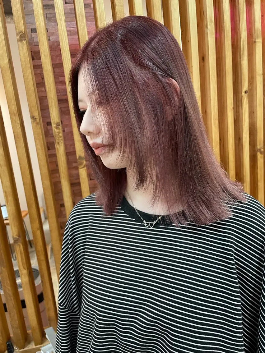 セミロング カラー ラベンダーカラー ピンクカラー ピンクラベンダー レイヤーカット カット ヘアカラー YUI/ ブリーチカラー🌷のヘアスタイル