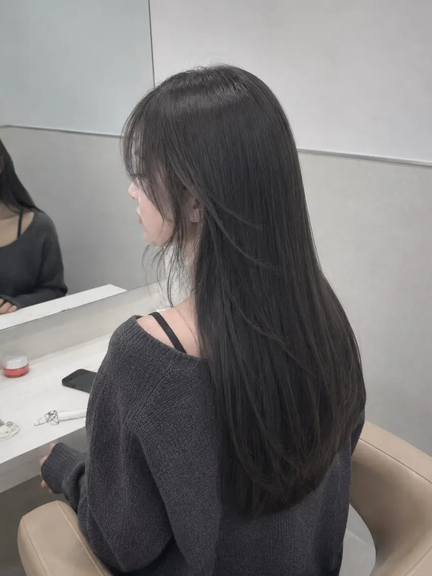 ロング カラー ヘアカラー トリートメント ラベンダー💜 グレージュ🩶のヘアスタイル