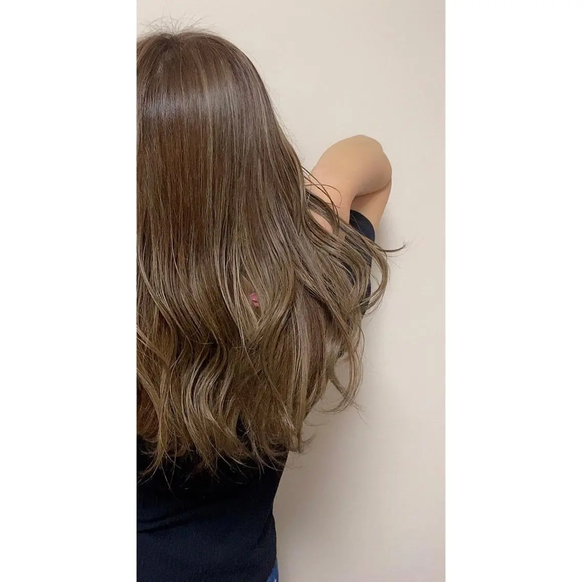 カラー 荻野 栞のヘアスタイル