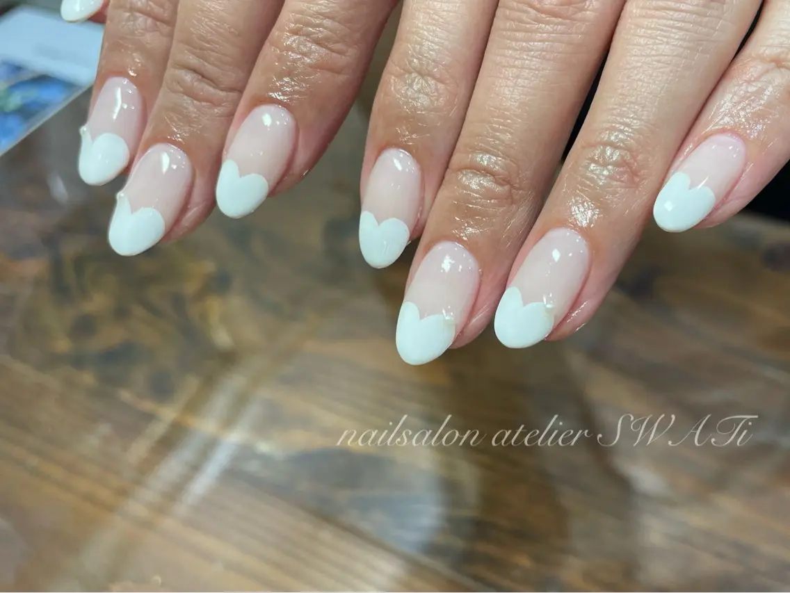 ネイル フレンチネイル ハート ハンドネイル nailsalon SWATiのネイルデザイン