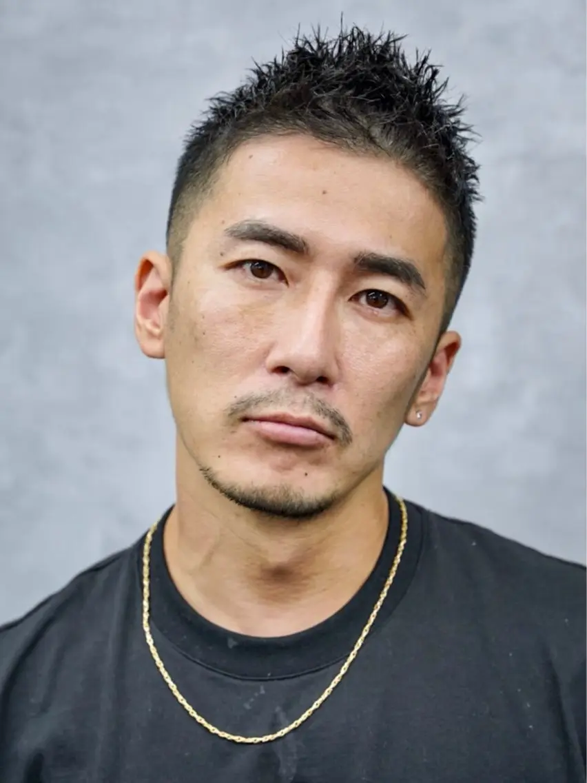 ショート メンズ メンズブリーチ センターパート フェードカット モヒカン メンズパーマ メンズサロン kiyoのヘアスタイル