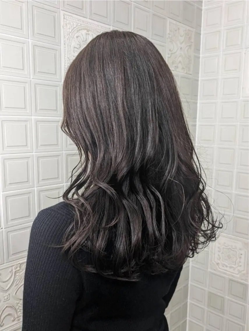 ロング ヘアカラー 佐藤 春輝のヘアスタイル