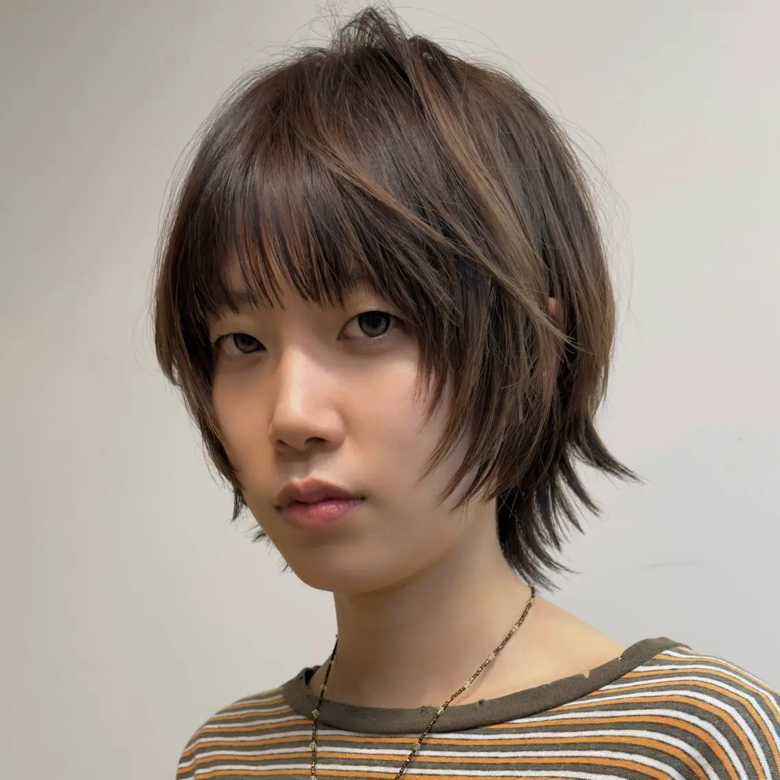 ショート カット ウルフ/レイヤー/ ブリーチカラーのヘアスタイル