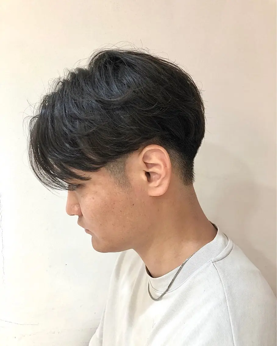 パーマ メンズ センターパート メンズパーマ ニュアンスパーマ ショート、韓国メンズ ヘアのかつらぎのヘアスタイル