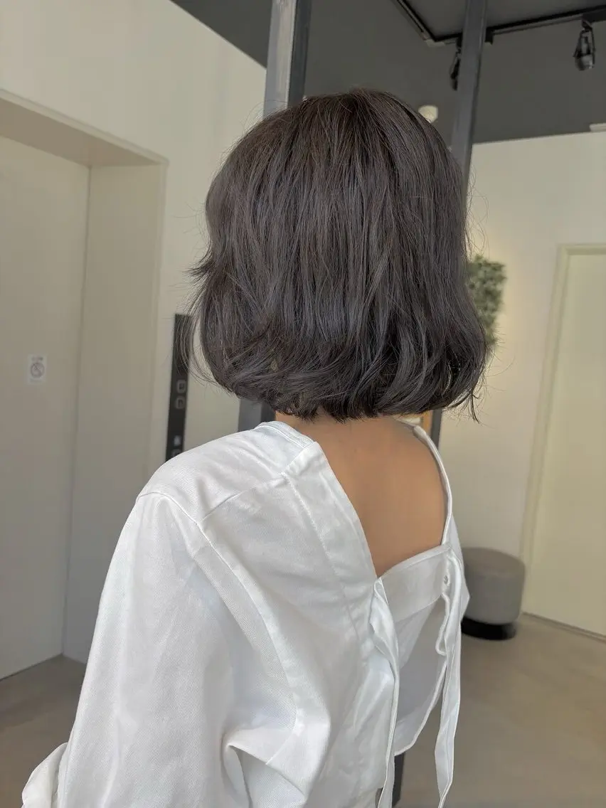 ミディアム カラー ダブルカラー ハイトーンカラー ボブ 顔周りカット 髪質改善 カット ヘアカラー RISE SWELL 江坂momoneのヘアスタイル