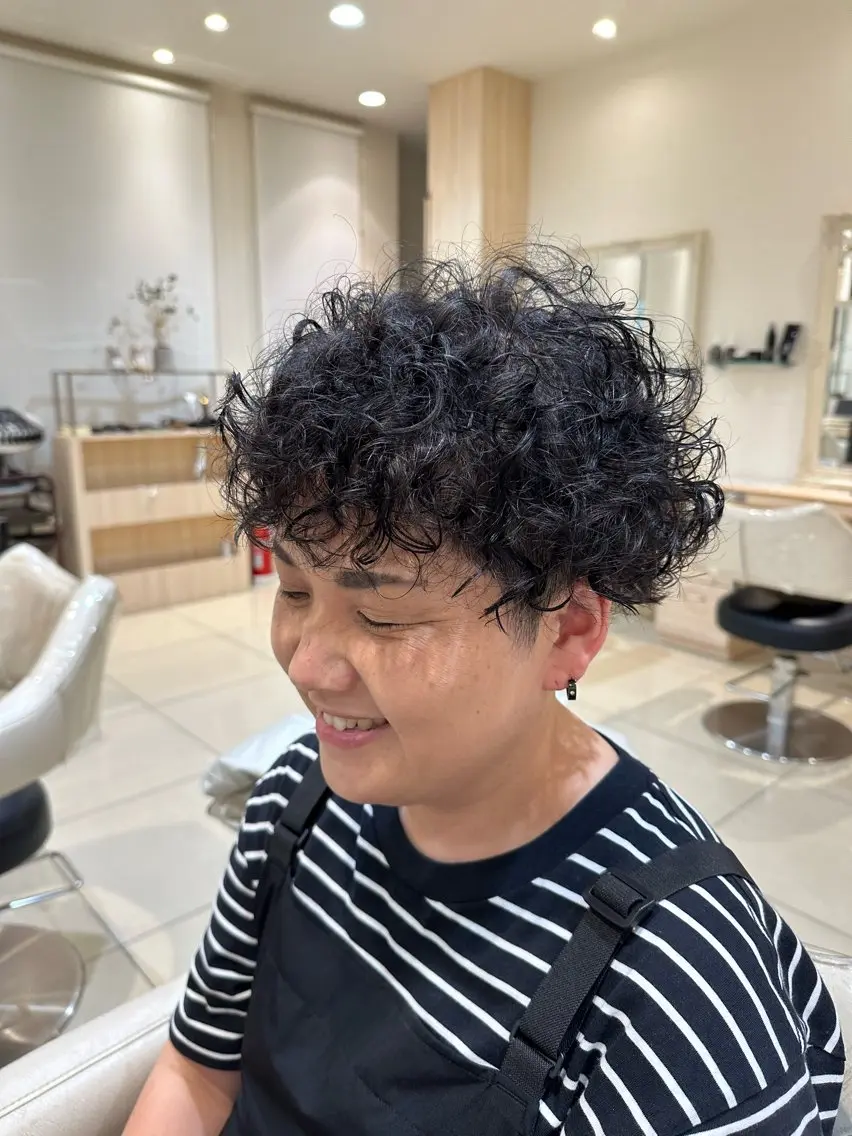 ショート パーマ プードルパーマ レイヤー/アレンジ /縮毛/つじた ゆずのヘアスタイル
