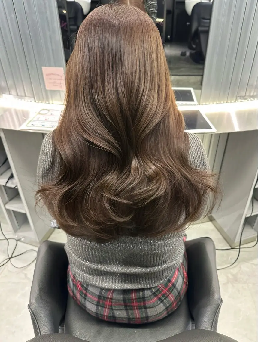 ロング カラー ブラウンカラー カット ヘアカラー トリートメント Xena ria 衣織/ブリーチカラーのヘアスタイル