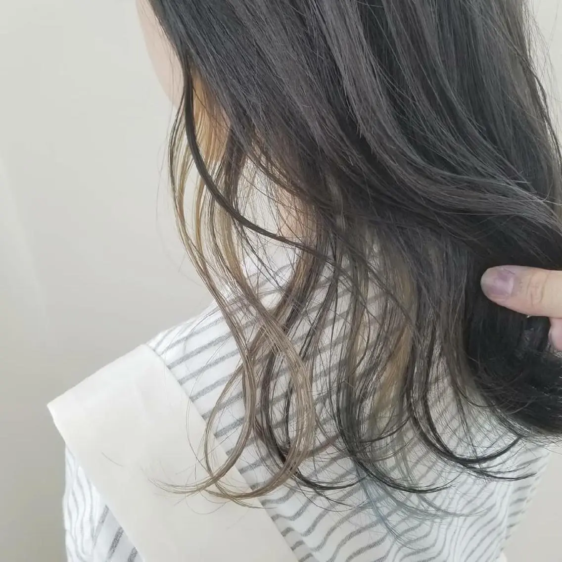カラー セミロング グレージュ インナーカラー ミルクティーグレージュ レイヤーカット/ ウルフカット/大橋 のヘアスタイル