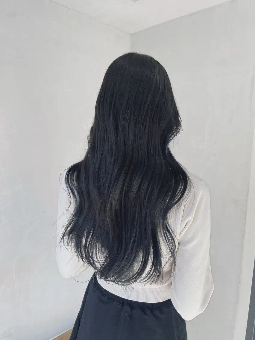 ロング カラー 黒髪 ブルーカラー ブルーブラック 透明感カラー グレージュ 韓国ヘア🫧 KAZUTOのヘアスタイル
