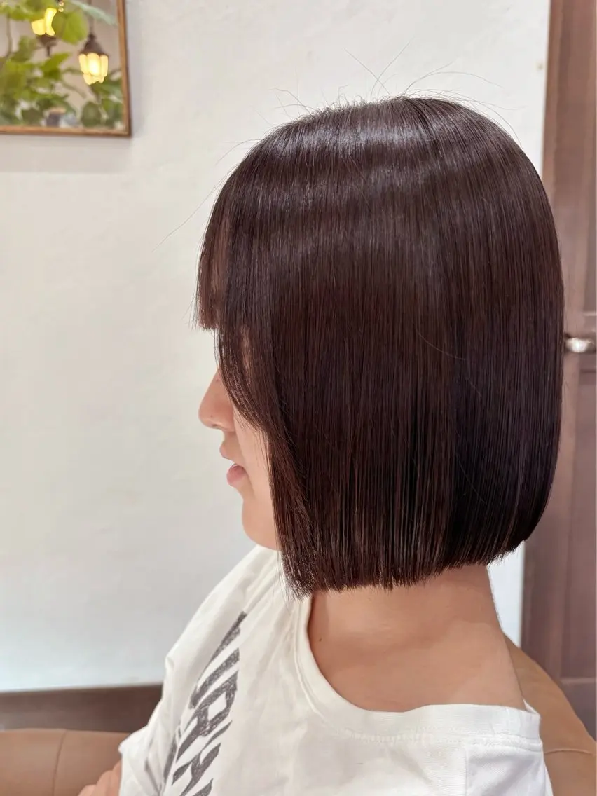 ミディアム 切りっぱなしボブ ボブ カット 縮毛矯正 對比地 茜のヘアスタイル