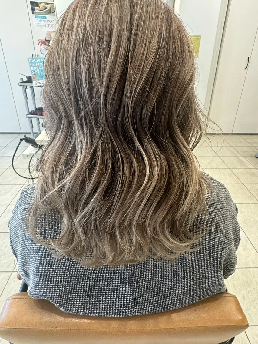 カラー ○HITOMI ○のヘアスタイル