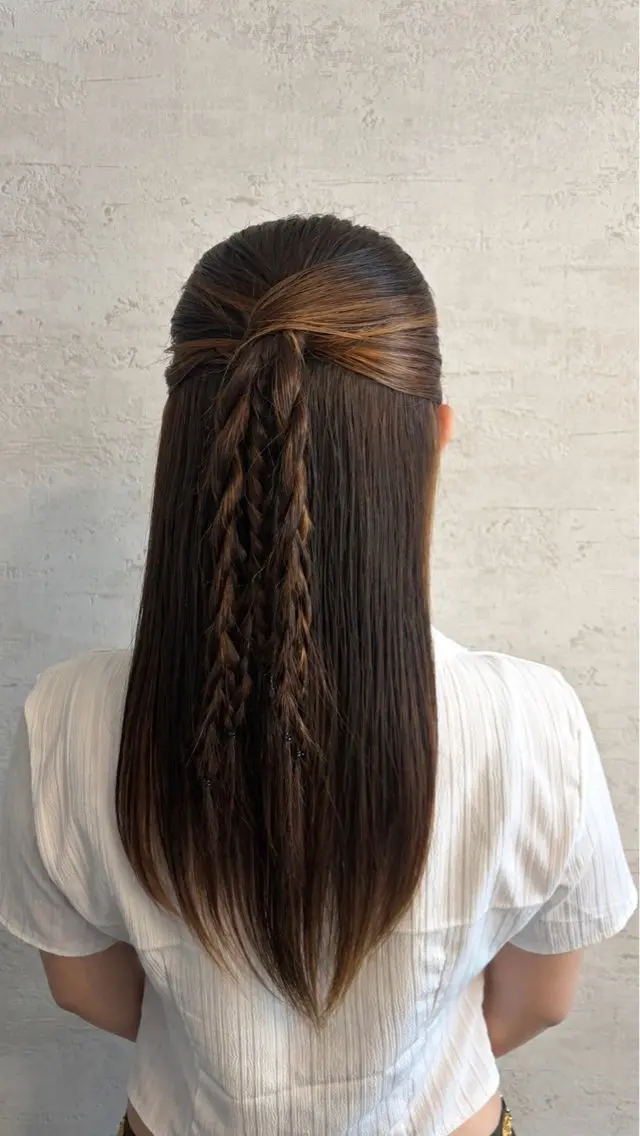 セミロング ヘアアレンジ FAVOR kahoのヘアスタイル