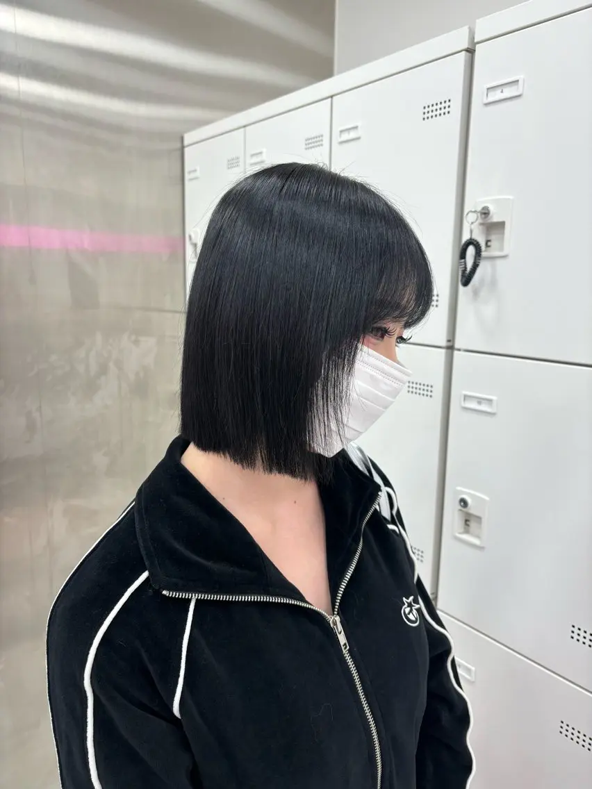 ショート カラー 抜け感レイヤー︴ ニュアンスカラーのヘアスタイル
