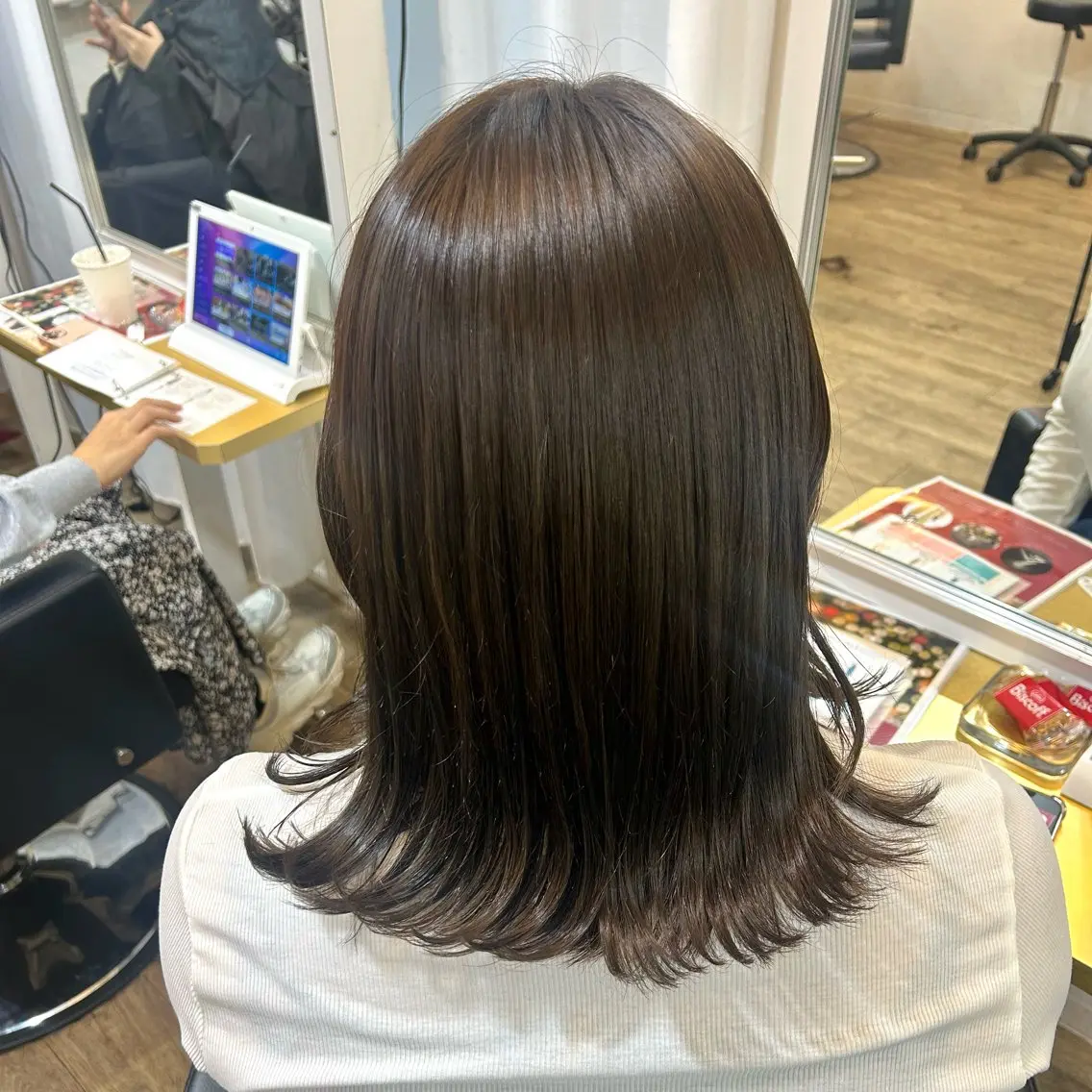 ミディアム カラー ベージュカラー ブリーチ ブラウンカラー 透明感カラー グレージュ ヘアカラー ブリーチなしベージュ /ヘアセット/ミユのヘアスタイル