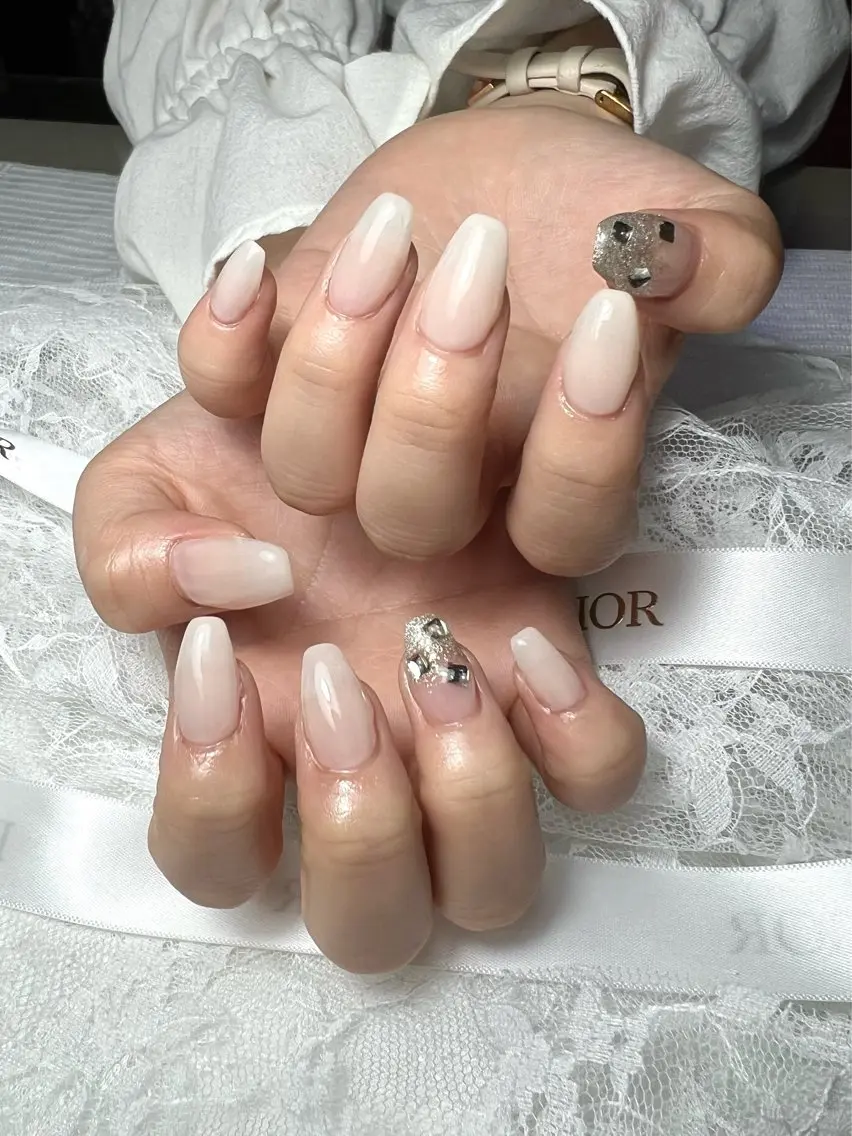 ネイル アートネイル ストーンネイル miku 🦋nailのネイルデザイン