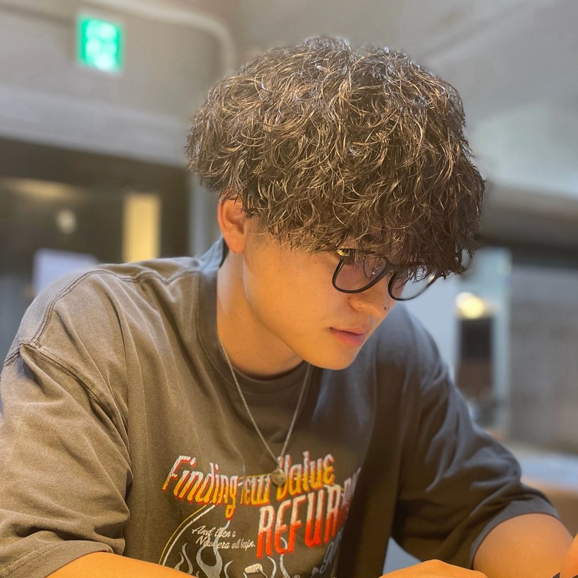 カラー パーマ メンズ メンズパーマ 波巻きパーマ カット パーマ トリートメント 角田 凌のヘアスタイル