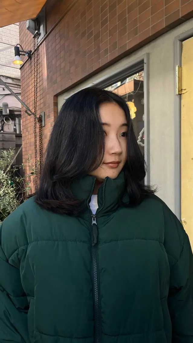 ミディアム カット 甲斐 真桜のヘアスタイル