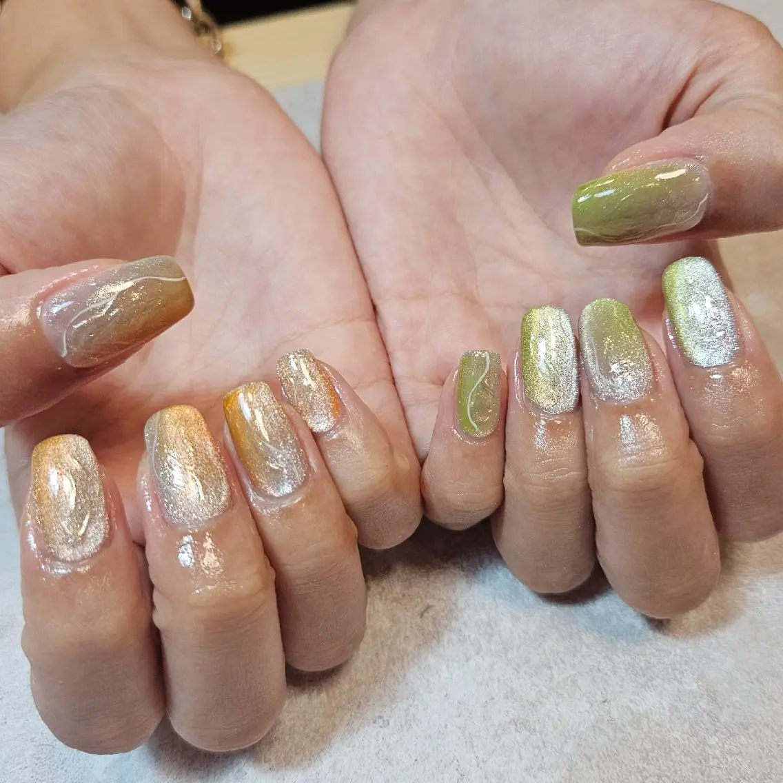 ネイル グラデーション キラキラネイル マグネットネイル ニュアンスネイル ハンドネイル Nailsalon manoのネイルデザイン