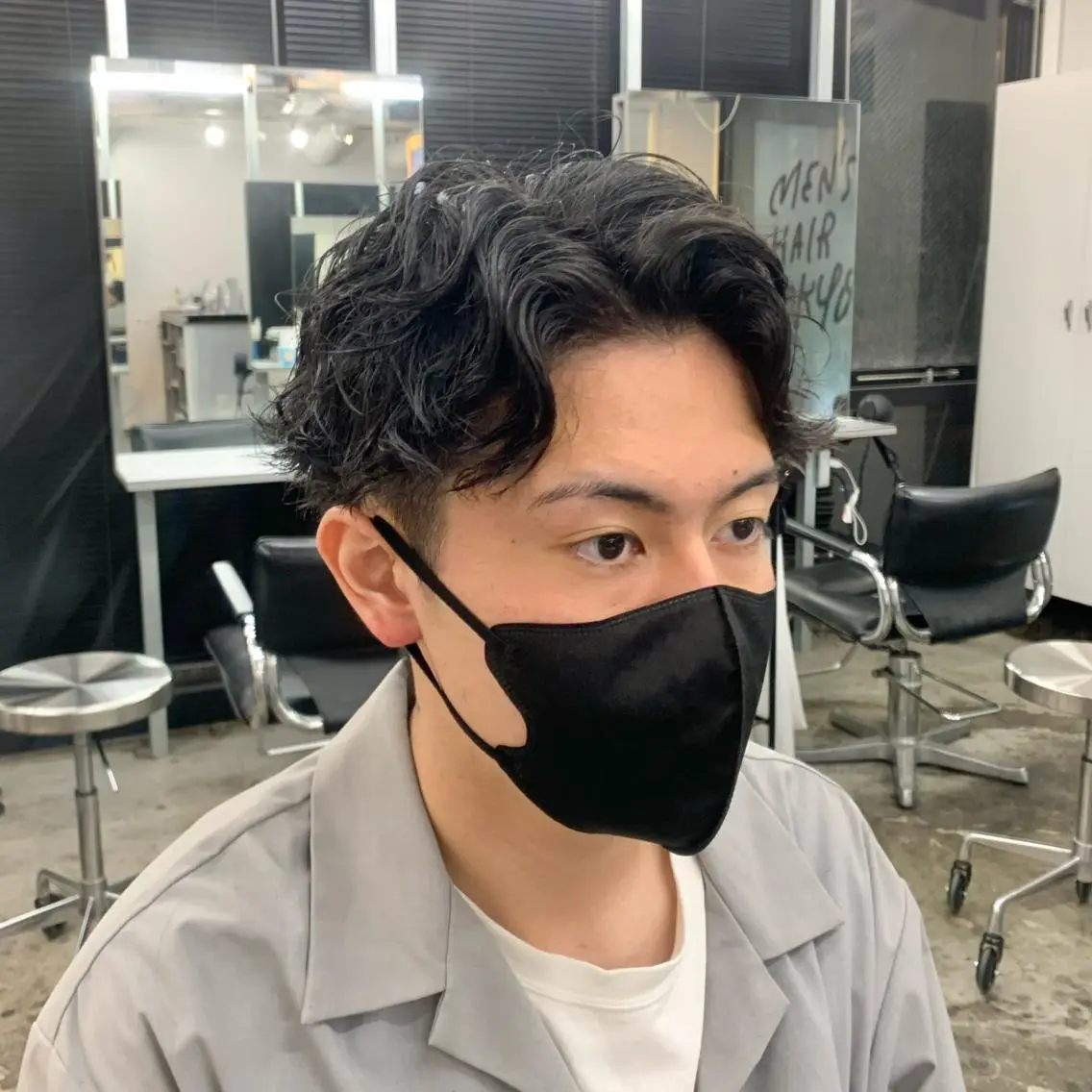 ショート パーマ メンズ センターパート ショートヘア カット パーマ メンズ特化美容師/ 藤戸 椋のヘアスタイル