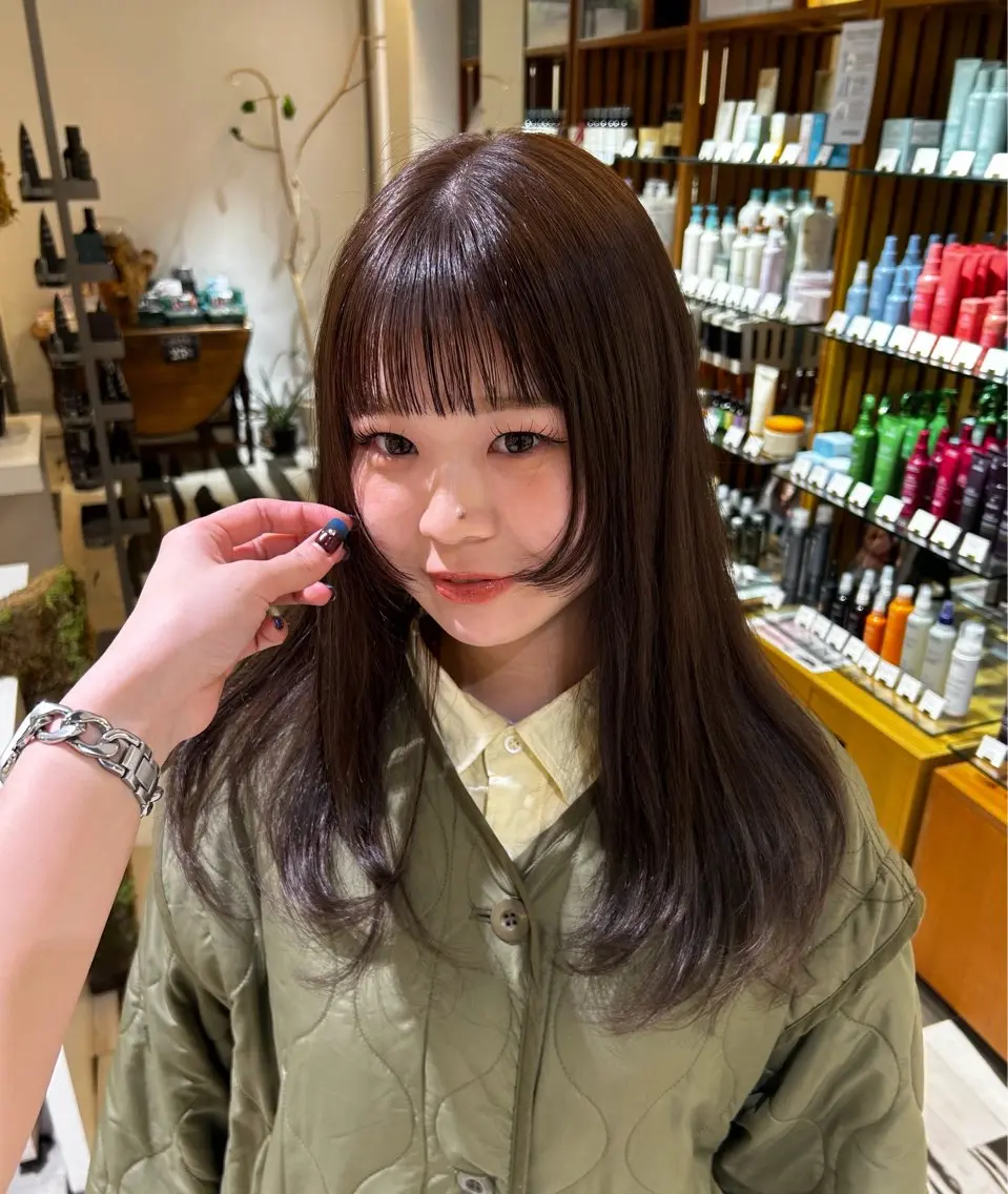 ロング 岸 奈々香のヘアスタイル