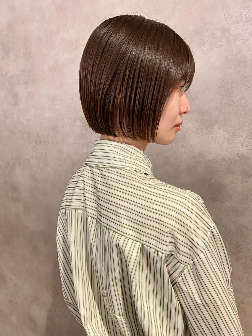 ショート カラー ブラウンカラー チョコレートブラウン ボブ ヘアカラー 大人ヘア/ショート/ ボブ/レイヤーのヘアスタイル