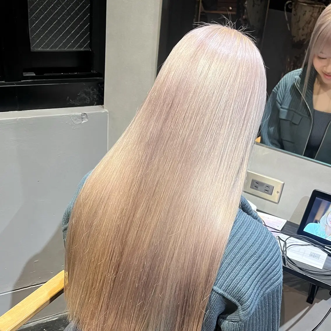 ロング カラー カット ヘアカラー トリートメント 伊藤 玲衣のヘアスタイル