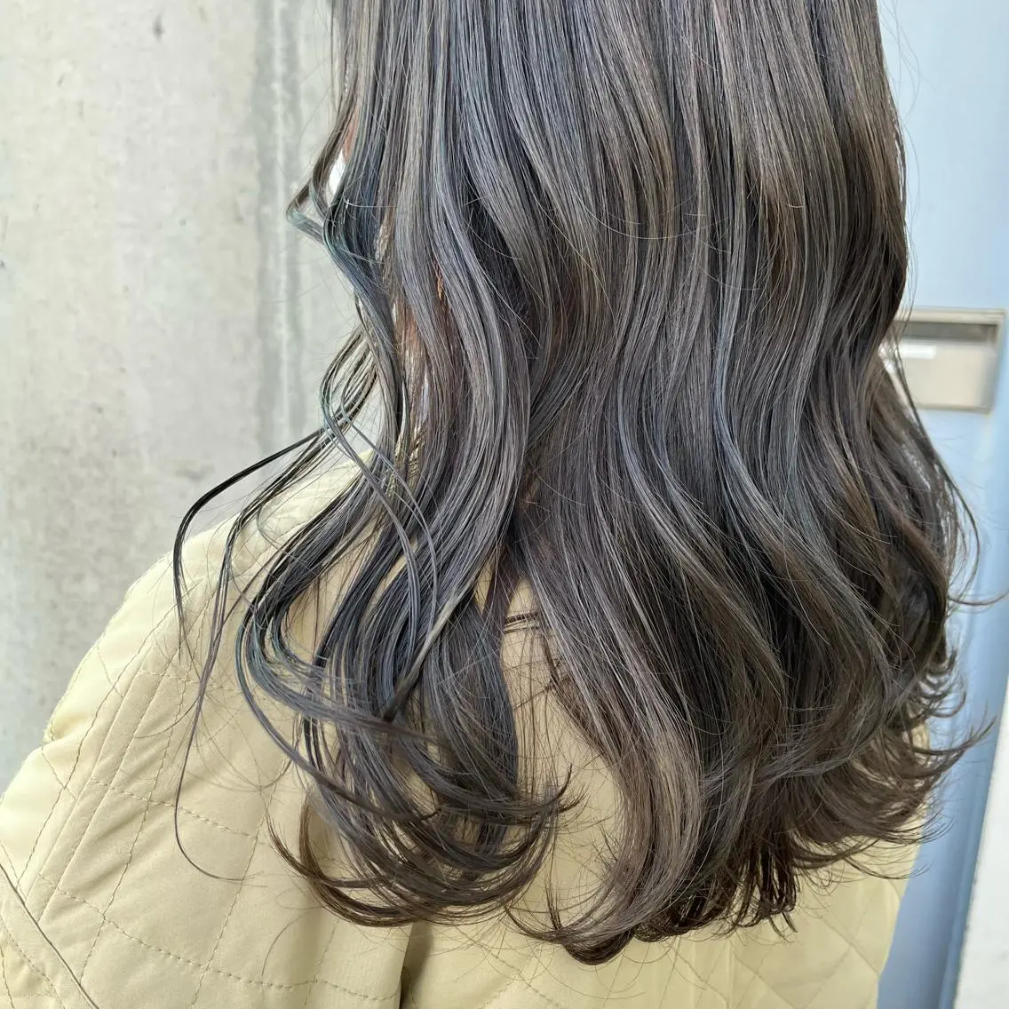 ロング カラー グレージュ カット ヘアカラー トリートメント サソウ ユリエ🥥のヘアスタイル