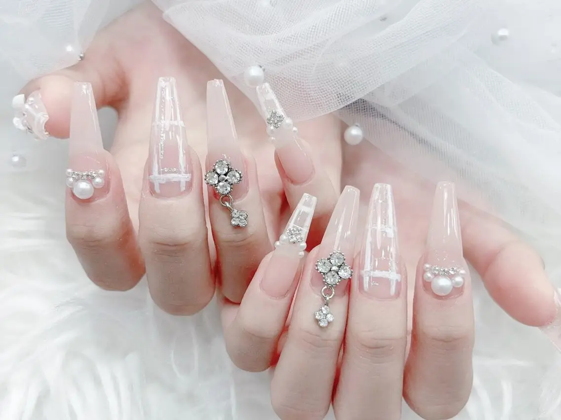 ネイル 長さ出し キラキラネイル 韓国ネイル ロングネイル 持ち込み ハンドネイル ハンドケア KTNail 🎀 長さ出し専門店のネイルデザイン