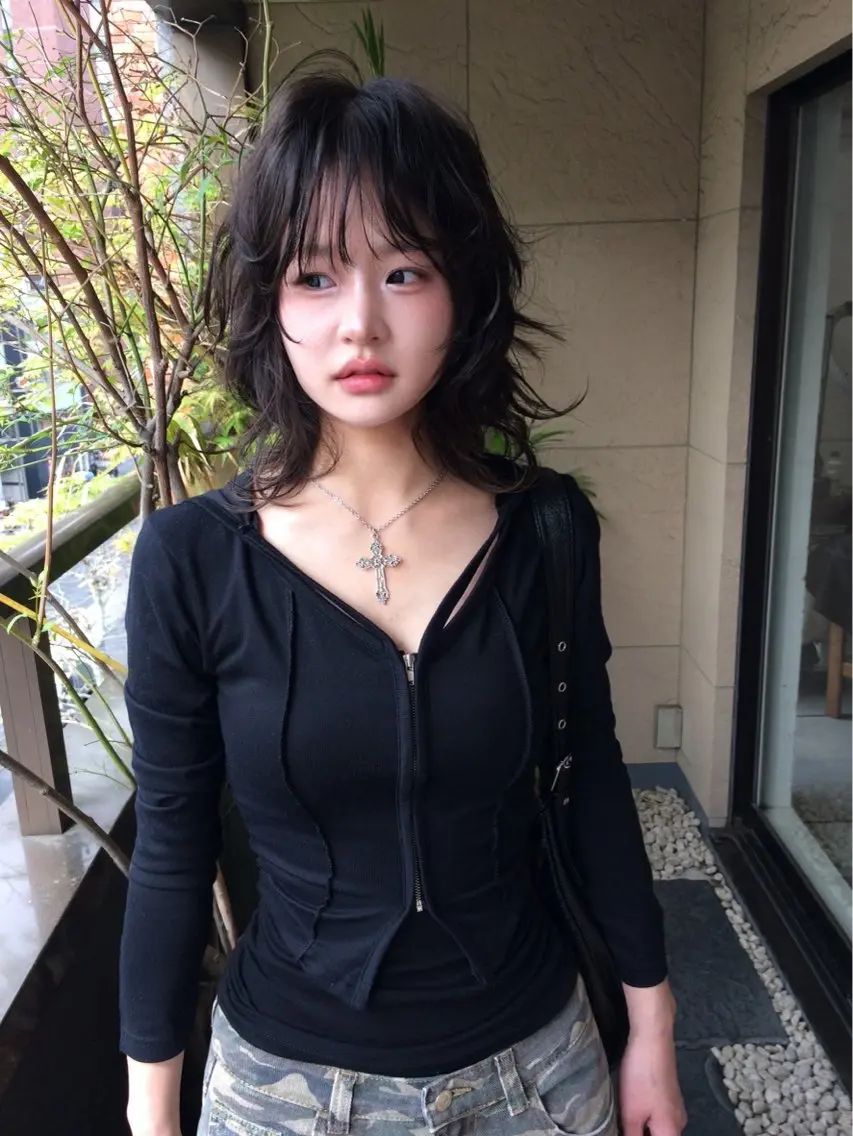 ミディアム レイヤーカット ﾃﾞｻﾞｲﾝｶﾗｰ /ﾕｳﾀﾏﾝ👽のヘアスタイル