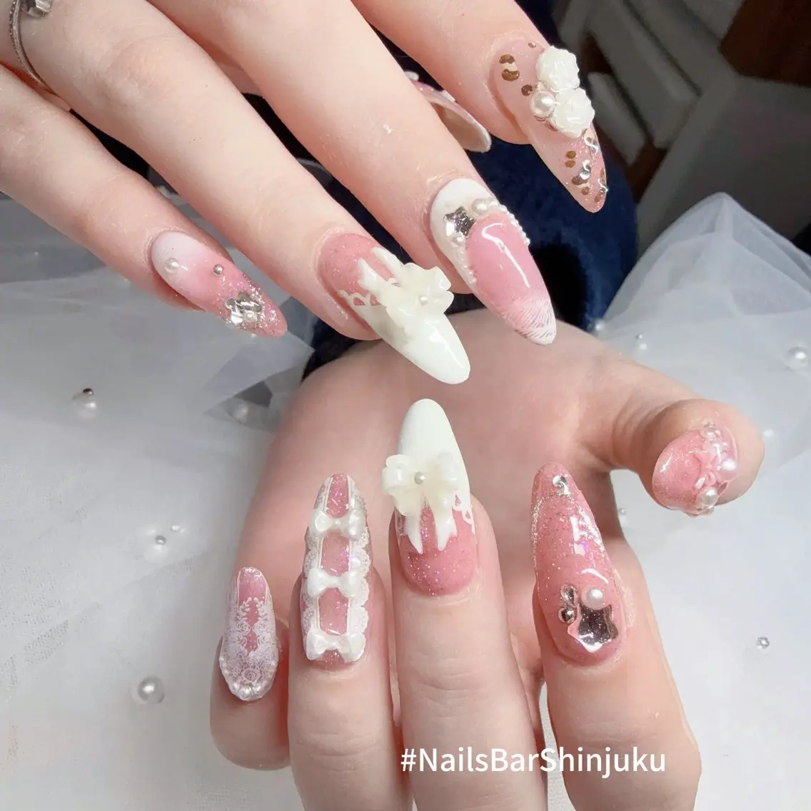 ネイル ボルドー ブラウン チークネイル ドット フットネイル NAILS BAR SHINJUKUのネイルデザイン