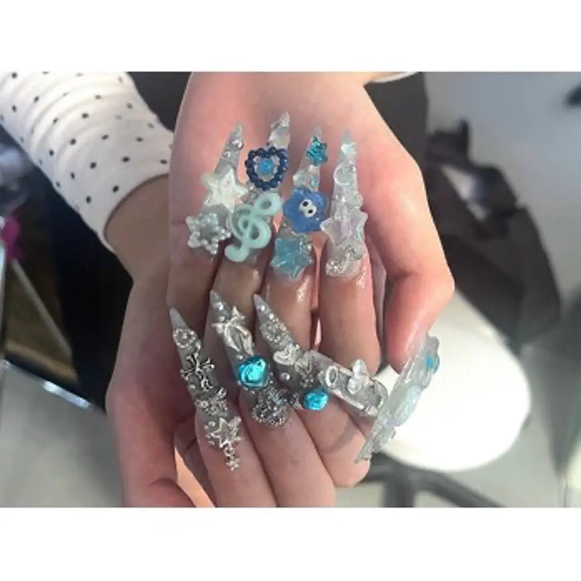 ネイル ハンドネイル 渋谷T&B りお ロング無制限中💫のネイルデザイン