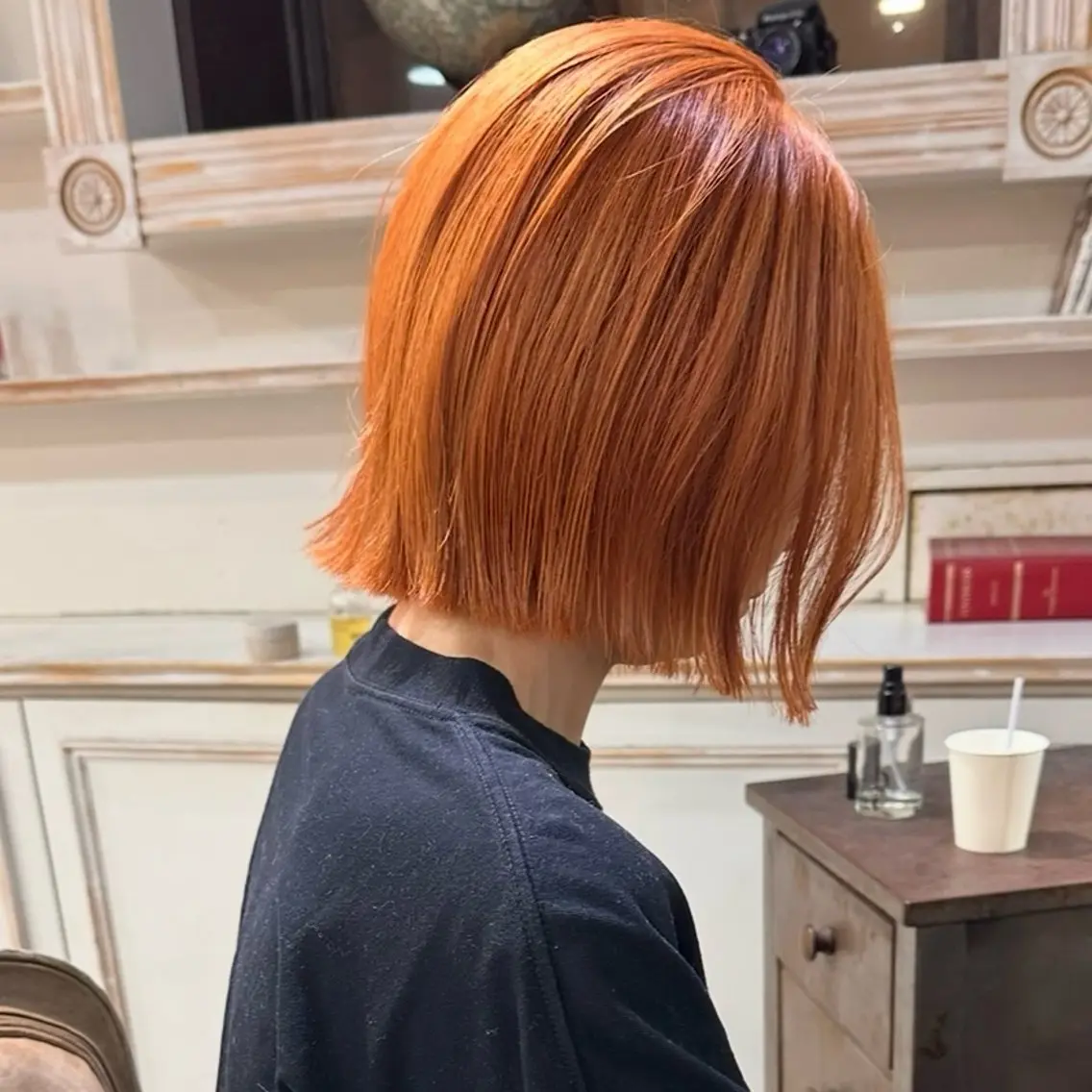 ショート カラー ヘアカラー おしゃれハイトーン 💗AKARIのヘアスタイル