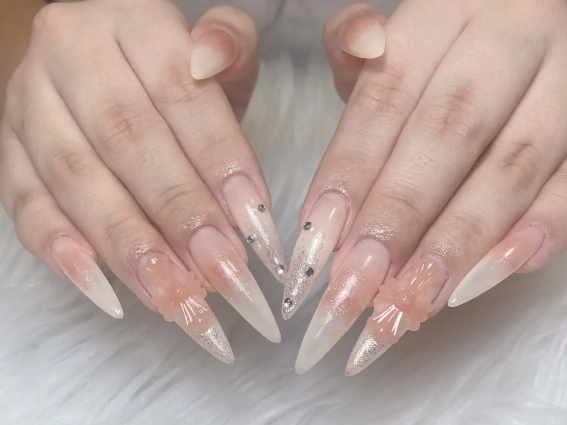 ネイル オーロラネイル ブラウン フラッシュネイル フラワーネイル ホログラムネイル ハンドネイル ハンドケア Rei _Nail 新宿のネイルデザイン