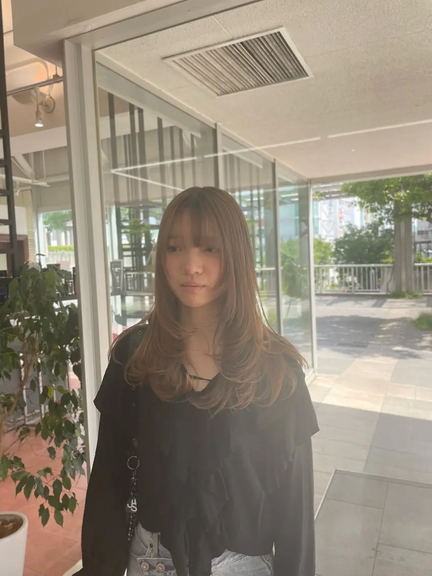 セミロング カラー ブリーチ レイヤーカット カット ヘアカラー トリートメント ⭐️韓国ブリーチ 顔周りカット⭐️のヘアスタイル
