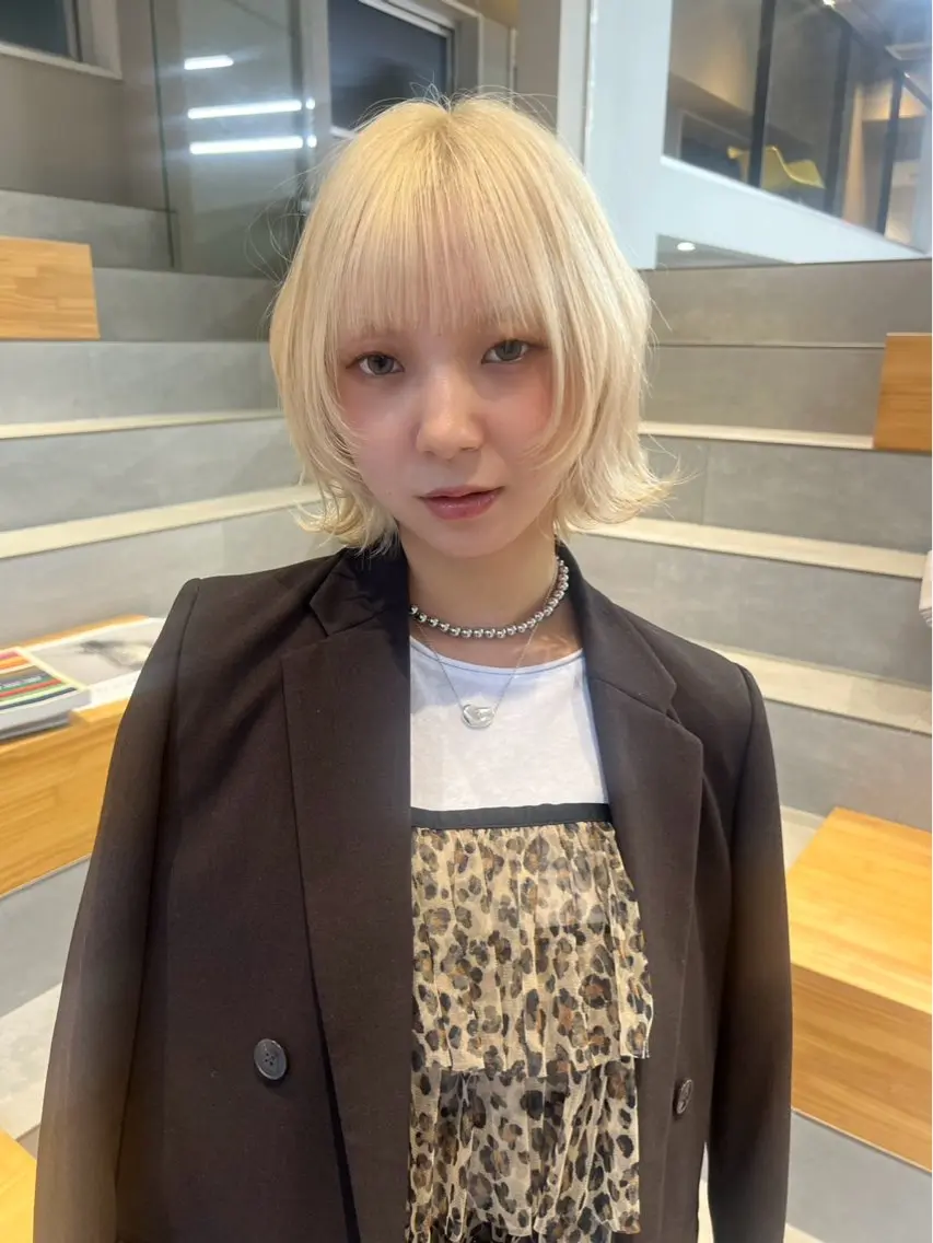 ショート カラー ベージュカラー ホワイトベージュ 顔まわりレイヤー レイヤーカット ヘアカラー 吉沢遣人/レイヤー /髪質改善のヘアスタイル