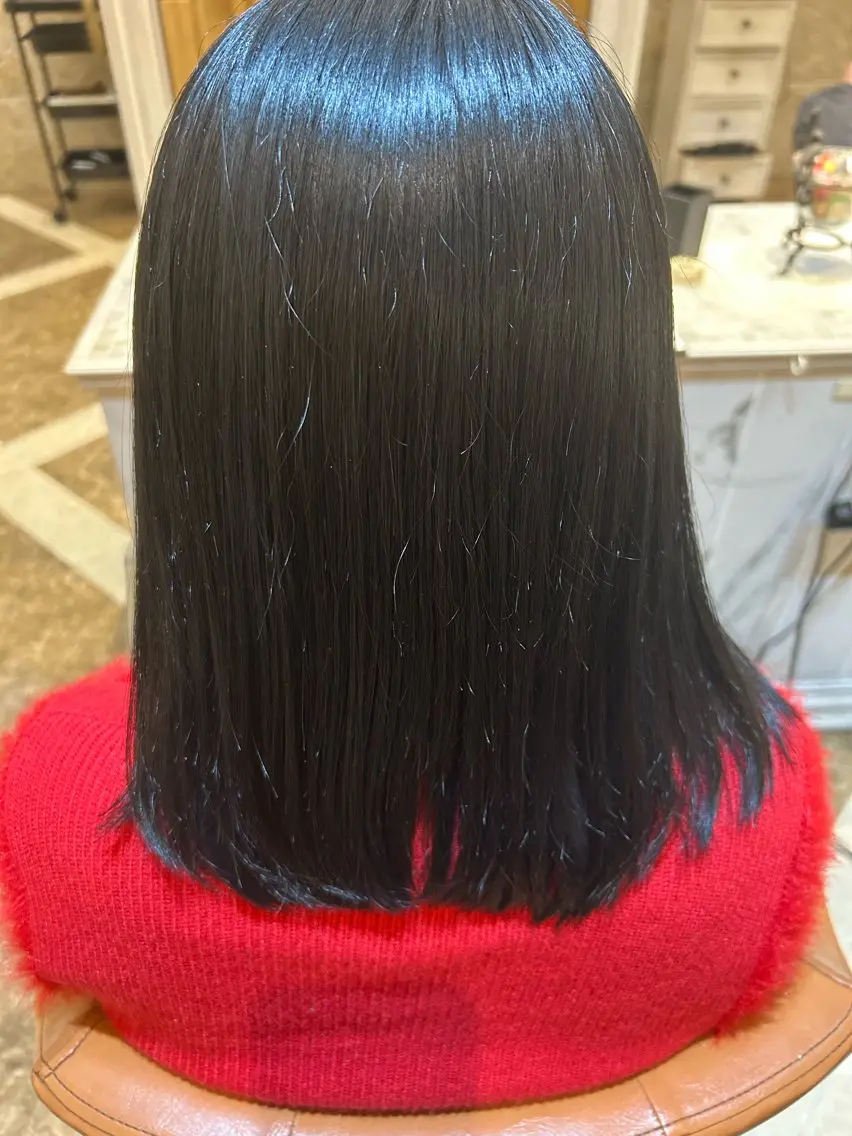 ミディアム カラー 黒髪 ブリーチ ブルーカラー ブルーブラック ヘアカラー 長田 有紗のヘアスタイル